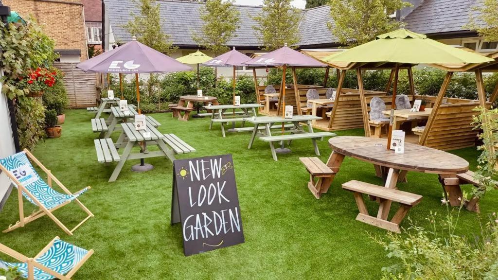 The Inn West End Woking Luaran gambar